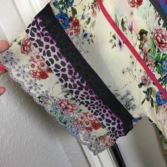 Johnny Was Floral Mixed Medai Split Neck Scallop Hem Georgette Blouse Size Small - Picture 7 of 11